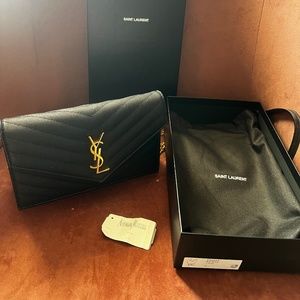 YSL ENVELOPE CHAIN WALLET IN GRAIN DE POUDRE EMBOSSED LEATHER